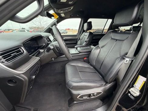 Used 2024 Jeep Wagoneer L Series II image 17