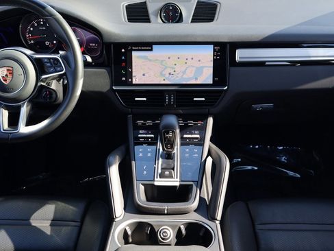Certified 2023 Porsche Cayenne Platinum Edition image 21