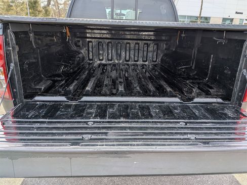 Used 2020 Nissan Frontier SV image 31