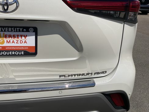 Used 2021 Toyota Highlander Platinum AWD/4WD image 28
