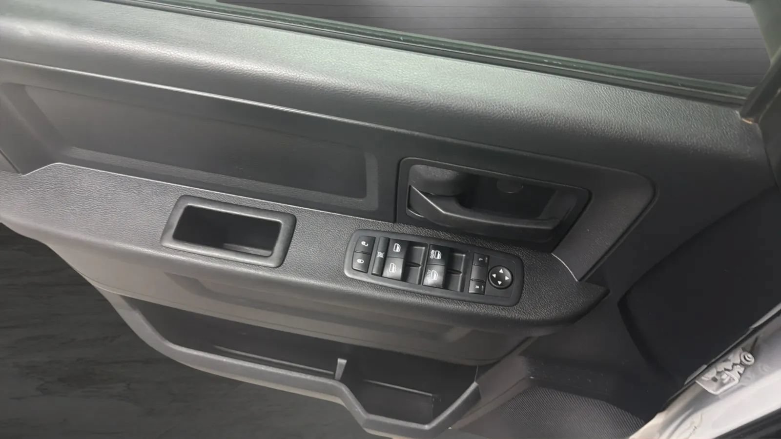 Used 2017 RAM 1500 Express w/ Express Value Package RWD image 16