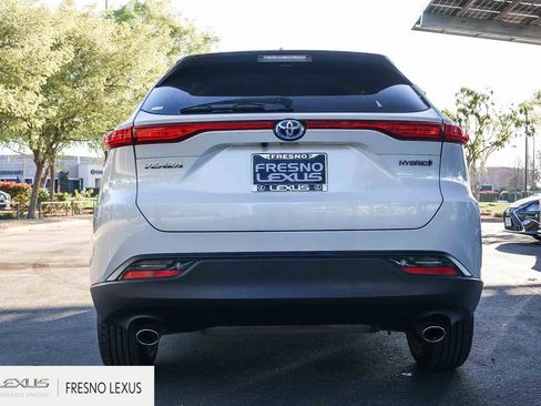 Used 2022 Toyota Venza LE image 5