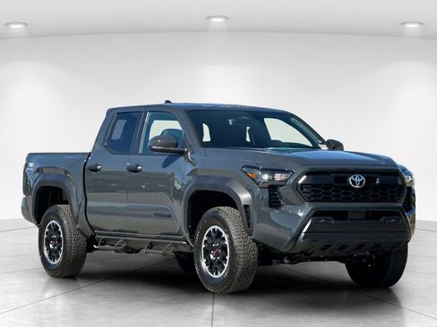 Used 2025 Toyota Tacoma TRD Off-Road AWD/4WD image 8