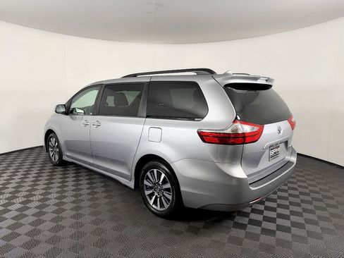 Used 2018 Toyota Sienna XLE w/ XLE Navigation Package AWD/4WD image 17