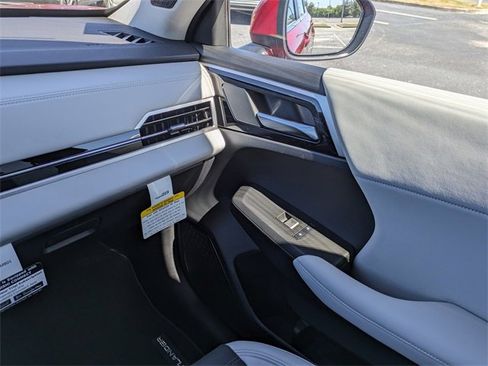 New 2025 Mitsubishi Outlander SE image 18