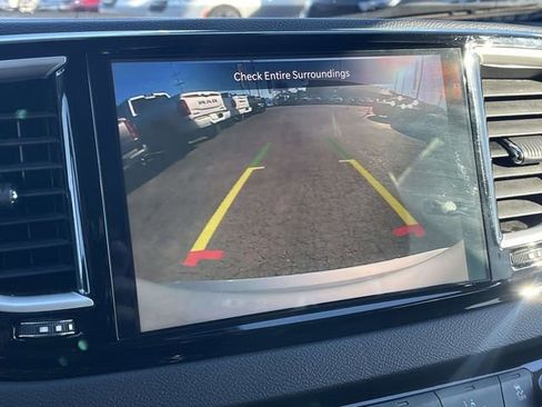 Used 2024 Chrysler Pacifica Touring-L image 28