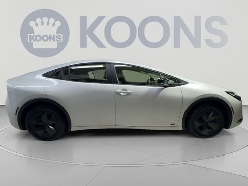 Used 2025 Toyota Prius LE AWD/4WD image 12