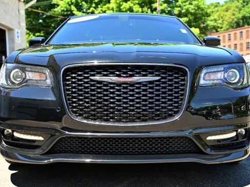 Used 2021 Chrysler 300 S w/ S Model Appearance Package RWD image 10