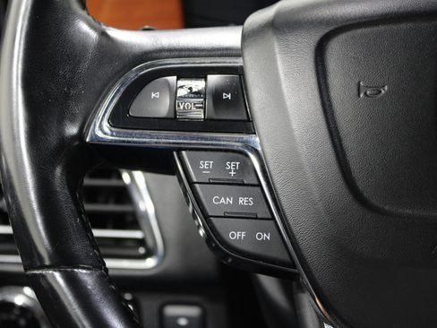 Used 2018 Lincoln Navigator Premiere AWD/4WD image 10