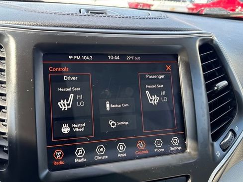 Used 2021 Jeep Cherokee Latitude Lux w/ Comfort/Convenience Group AWD/4WD image 15
