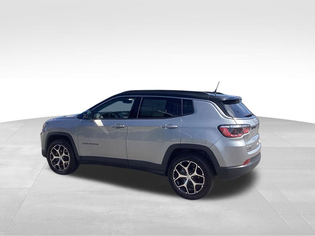Used 2024 Jeep Compass Limited AWD/4WD image 4