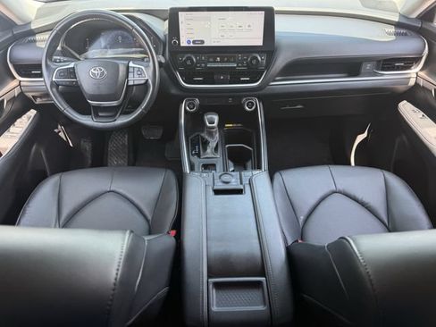 Used 2024 Toyota Grand Highlander AWD image 11