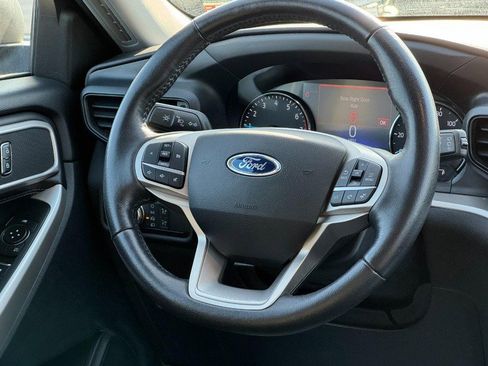 Used 2021 Ford Explorer XLT image 13