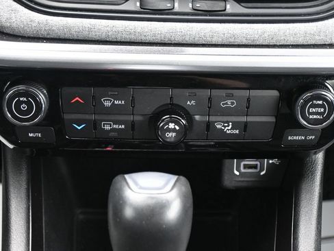 Used 2024 Jeep Compass Latitude AWD/4WD image 17