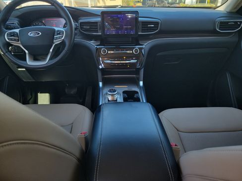 Used 2021 Ford Explorer Limited w/ Equipment Group 301A image 14