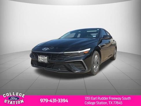 Used 2024 Hyundai Elantra Blue FWD image 2