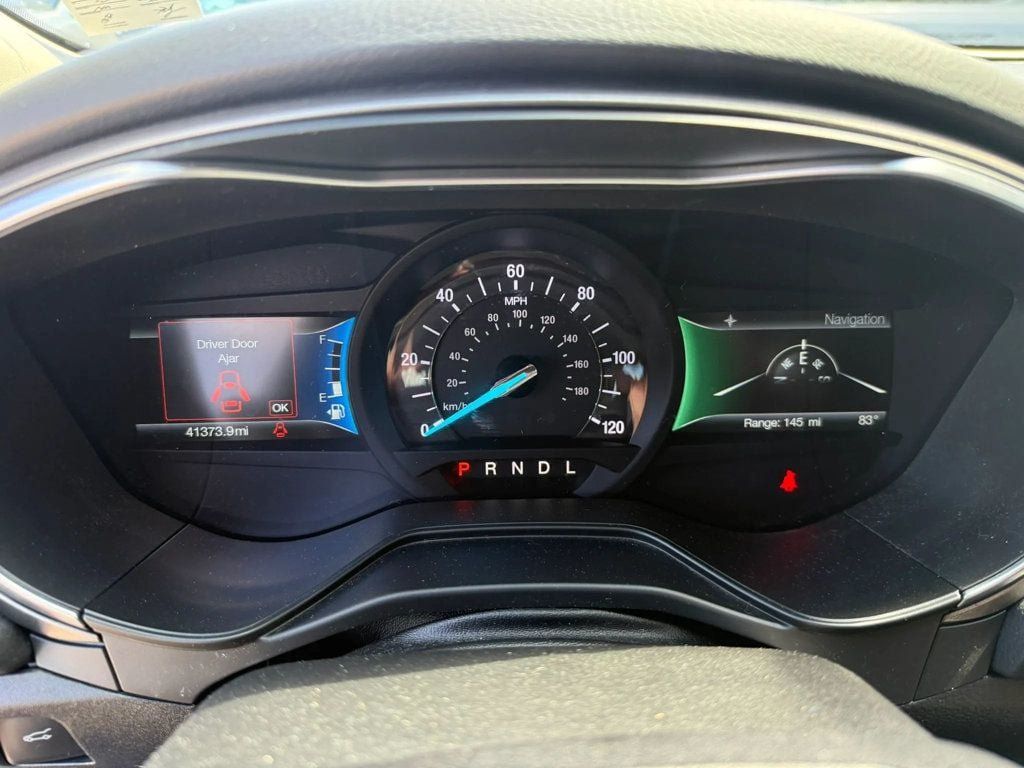 Used 2020 Ford Fusion SE FWD image 9