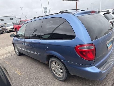 Used 2007 Chrysler Town & Country Touring w/ Leather Interior Group FWD image 6