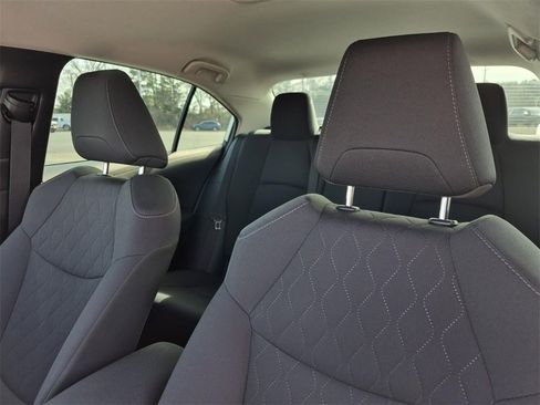 Used 2022 Toyota Corolla LE image 27