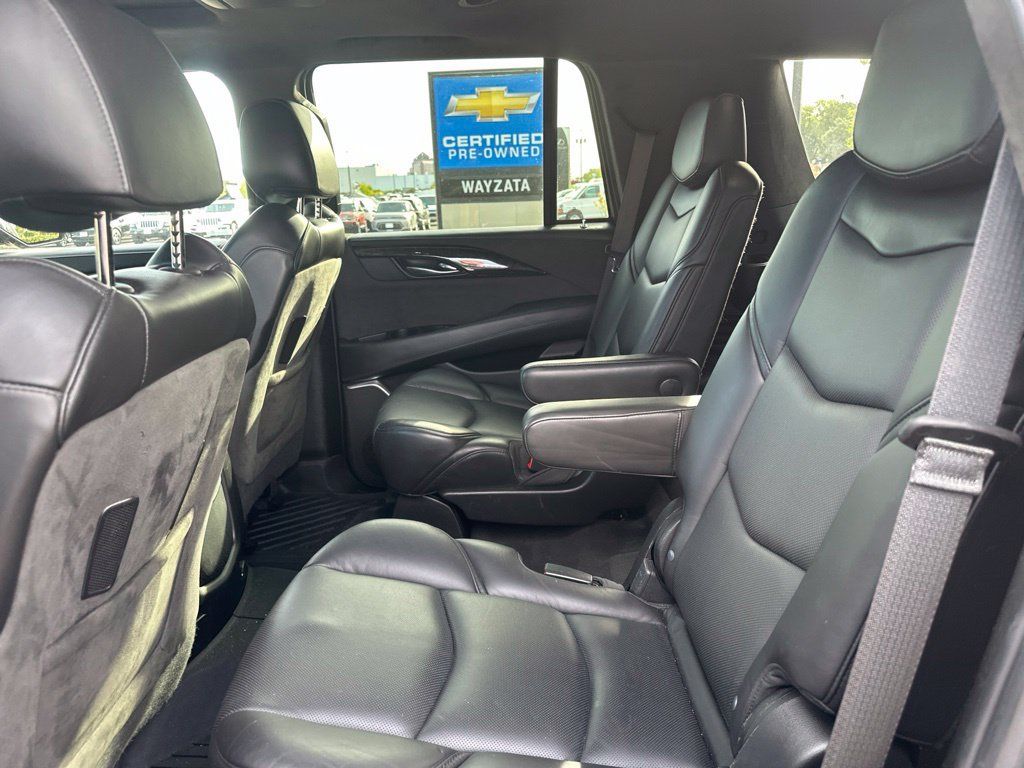 Used 2020 Cadillac Escalade Platinum w/ Escalade Sport Edition AWD/4WD image 38