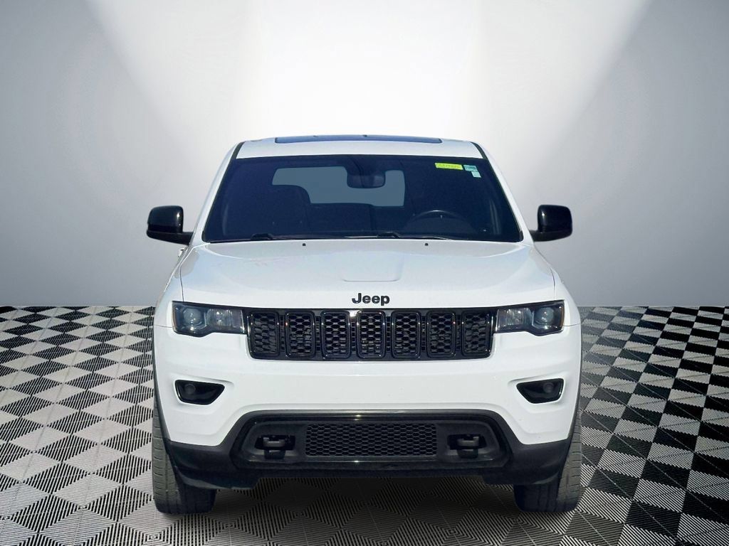 Used 2019 Jeep Grand Cherokee Laredo AWD/4WD image 2