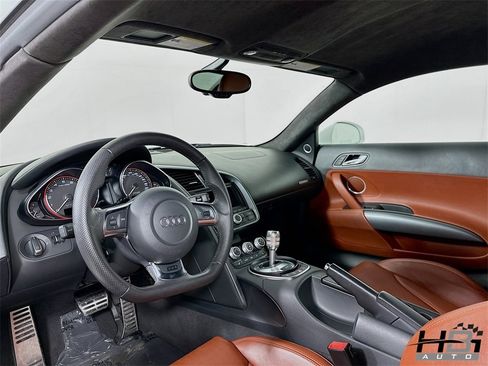 Used 2011 Audi R8 V10 image 10