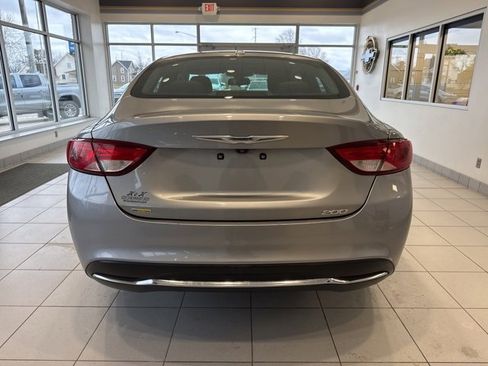 Used 2015 Chrysler 200 Limited w/ Convenience Group image 5