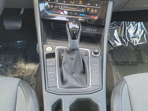 Used 2025 Volkswagen Jetta SE FWD image 21
