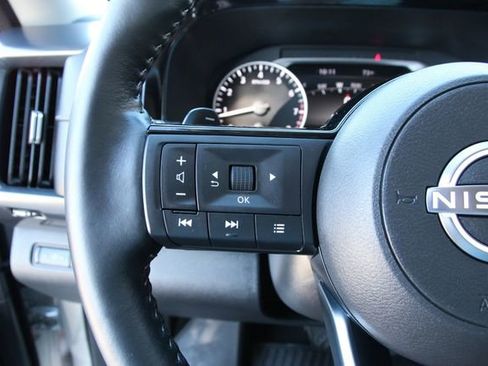 Used 2023 Nissan Pathfinder SL w/ Black Appearance Package image 18