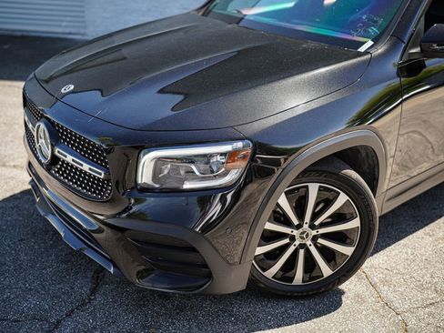 Used 2021 Mercedes-Benz GLB 250 w/ AMG Line image 2