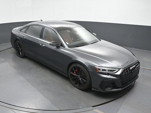 Used 2022 Audi S8 AWD/4WD image 32