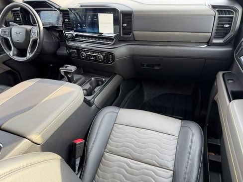 Used 2023 Chevrolet Silverado 1500 ZR2 w/ Technology Package image 34