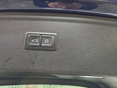 Used 2023 Audi Q5 2.0T Premium w/ Convenience Package AWD/4WD image 16