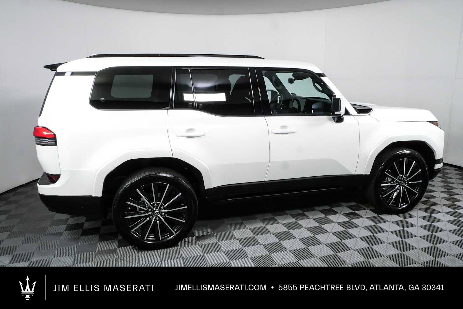 Used 2025 Lexus GX 550 w/ Accessory Package (2T) AWD/4WD image 29