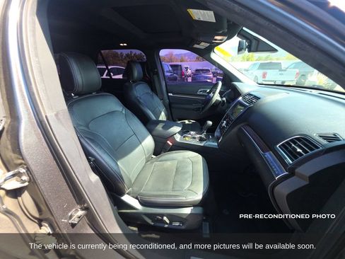 Used 2018 Ford Explorer Limited w/ Ford Safe & Smart Package FWD image 13
