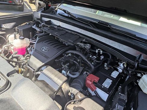 Used 2024 Toyota Grand Highlander XLE FWD image 30