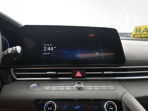 Used 2024 Hyundai Elantra SEL FWD image 23