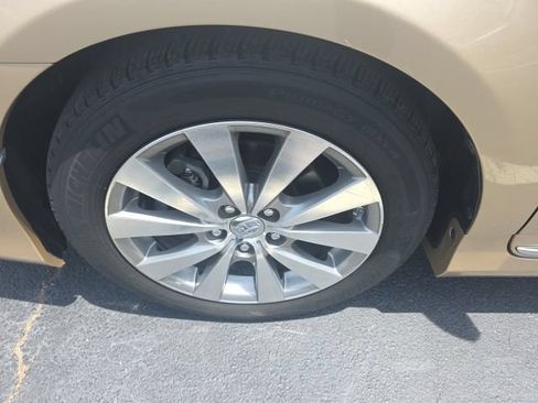 Used 2011 Toyota Avalon Limited FWD image 10