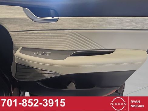 Used 2023 Hyundai Palisade Calligraphy image 37