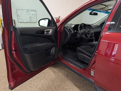 Used 2013 Nissan Pathfinder SV AWD/4WD image 6