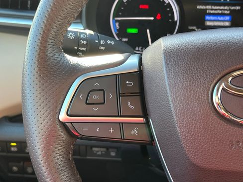 Used 2021 Toyota Sienna Platinum image 30