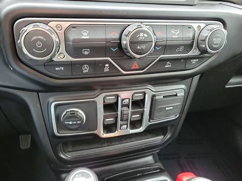 Used 2022 Jeep Gladiator Sport AWD/4WD image 16