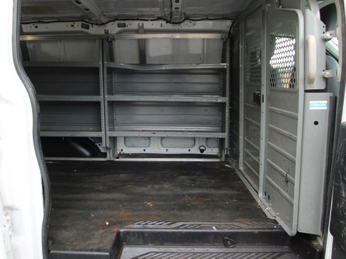 Used 2015 Ford Transit 150 130 Low Roof w/ Exterior Upgrade Package RWD image 11
