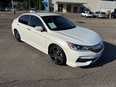 Used 2017 Honda Accord Sport image 3