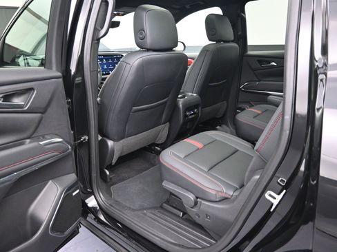 Used 2024 Chevrolet Traverse RS FWD image 33