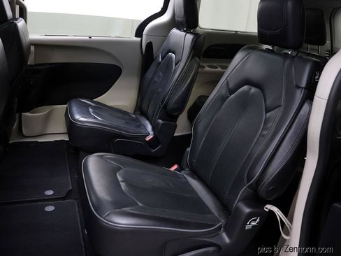 Used 2019 Chrysler Pacifica Limited FWD image 13