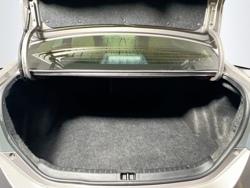 Used 2016 Toyota Corolla LE image 27