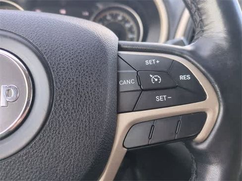 Used 2015 Jeep Cherokee Limited image 25