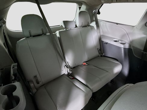 Used 2020 Toyota Sienna XLE w/ XLE Navigation Package AWD/4WD image 29