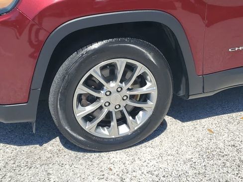 Used 2019 Jeep Cherokee Latitude Plus w/ Comfort/Convenience Group image 5